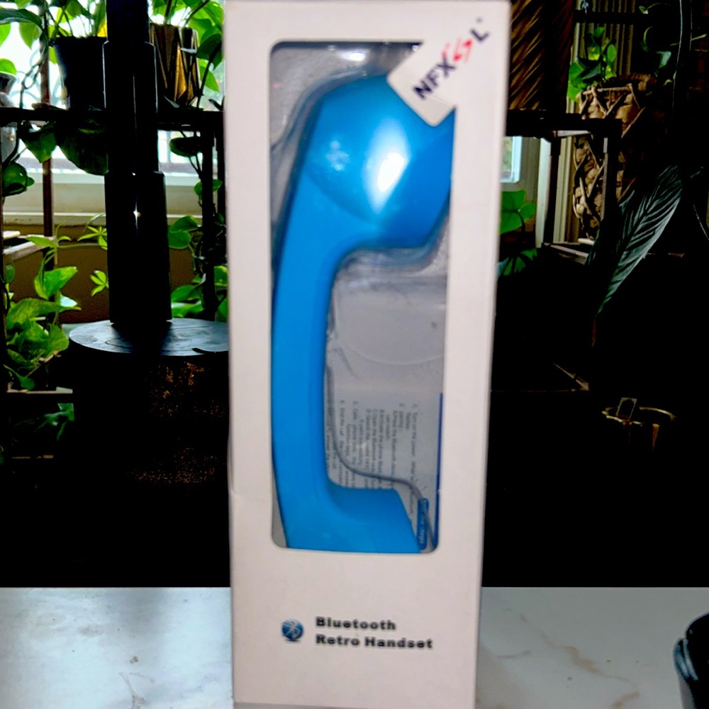 Retro Telephone headset 

Blue